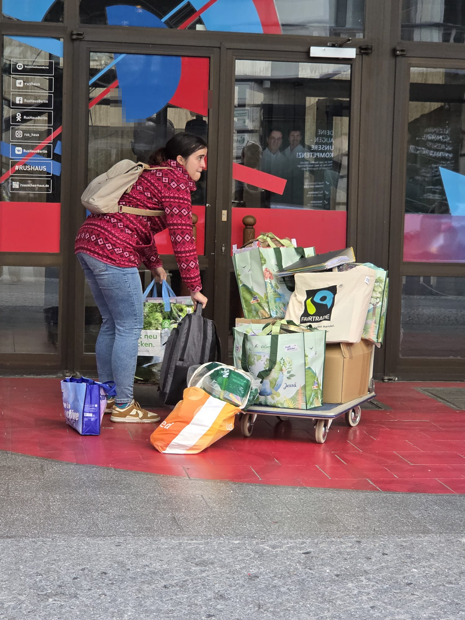 Abtransport am Russischen Haus